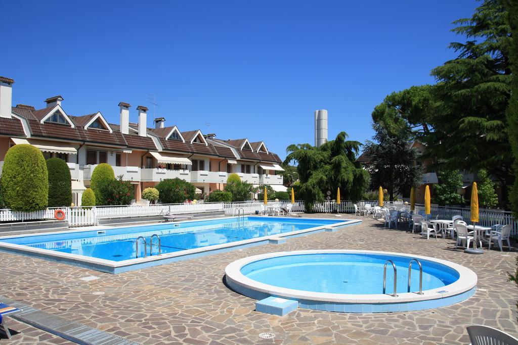 Residence Equilio Family Apartments 리도 디 예솔로 외부 사진