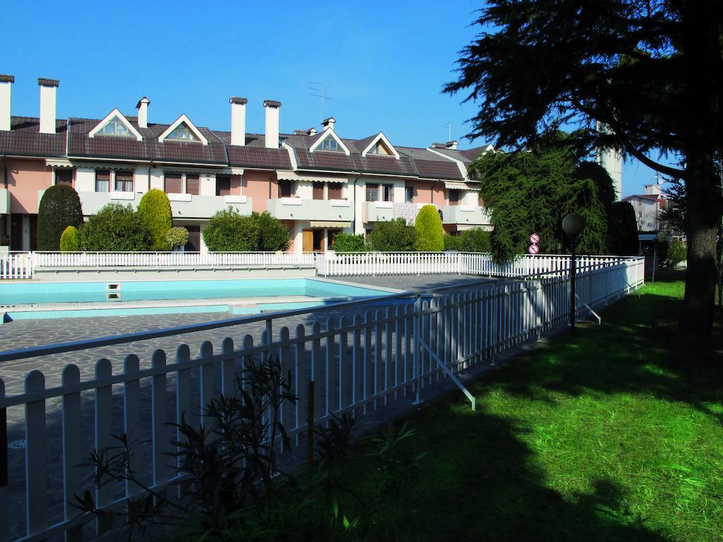 Residence Equilio Family Apartments 리도 디 예솔로 외부 사진